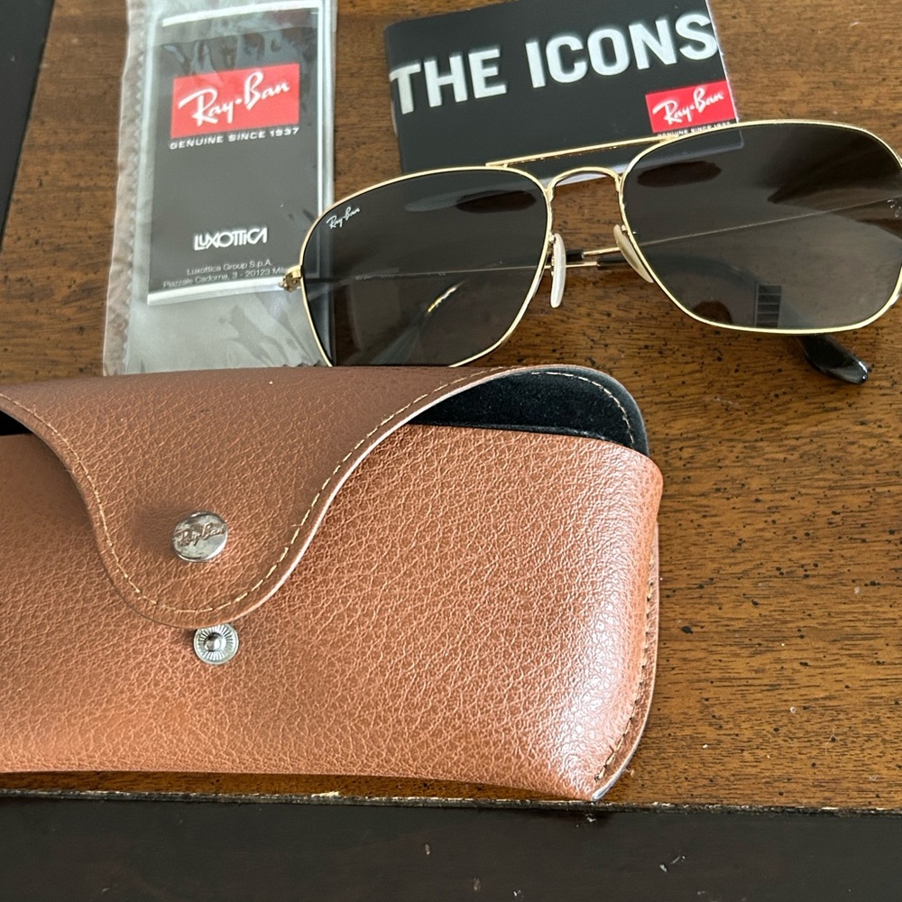 SOLD:Men Ray-Ban sunglasses Caravan 8313